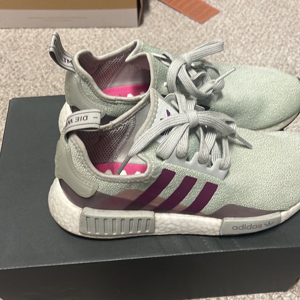 Adidas gently used - Picture 3 of 6